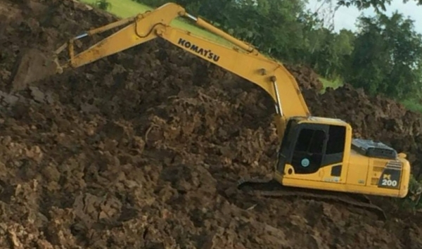 KOMATSU PC 200-8 ทำงาน 12,540 ชม. รถบอดี้สวยจัดเดิมๆพร้อมใช้งาน ภายในแอร์เย็น ช่วงล่างเต็ม เอวแน่นดี เอกสารทะเบียนครบ ราคาต่อรองได้ครับ