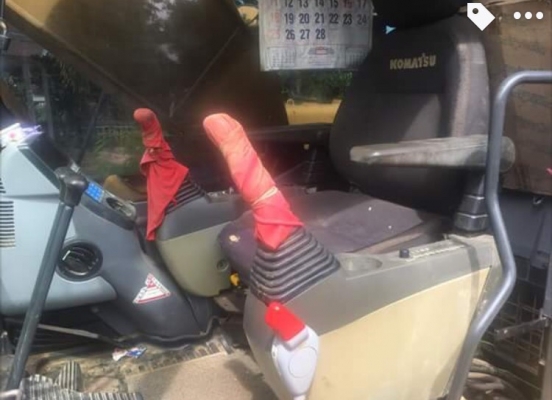 KOMATSU PC 200-8 ทำงาน 12,540 ชม. รถบอดี้สวยจัดเดิมๆพร้อมใช้งาน ภายในแอร์เย็น ช่วงล่างเต็ม เอวแน่นดี เอกสารทะเบียนครบ ราคาต่อรองได้ครับ