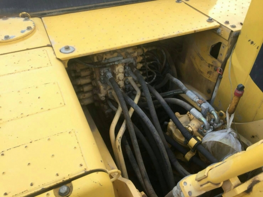 KOMATSU PC 200-8 ทำงาน 12,540 ชม. รถบอดี้สวยจัดเดิมๆพร้อมใช้งาน ภายในแอร์เย็น ช่วงล่างเต็ม เอวแน่นดี เอกสารทะเบียนครบ ราคาต่อรองได้ครับ