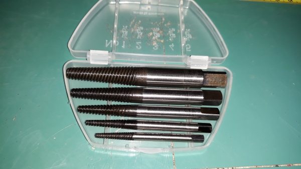 ขายถอนเกลียวซ้ายเยอรมันชุด5ดอกTUBUS Made in Germany. มือสองสภาพดี ขายถอนเกลียวซ้ายเยอรมันชุด5ดอกTUBUS Made in Germany. มือสองสภาพดี