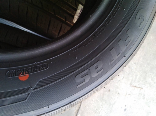 ยางใหม่​ 185/65R14​ LAUFENN G FIT ​as ยางใหม่​ ปี18 ชุด​ 4​ เส้น​ 5800 บาท​ โทร.0814273941 ไอ​ดี​ไลน