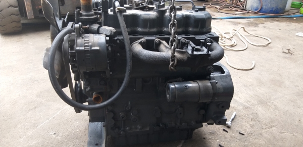 ขายเครื่องยนต์คูโบต้า 4 สูบ เครื่องติดได้ ขายตามสภาพ สนใจโทร 098-5922944