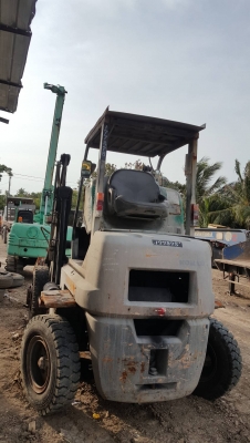 ขายรถตักล้อยาง ยี่ห้อKomatsu SD25-6 เครื่องโคมัสสุ เครื่องยนต์6D102 ขนาด6สูบ เกียร์ทอล์ค เพลาเดียว ขับล้อหน้า เลี้ยวล้อหลัง บุ้งกี๋ประมาณ1.5คิว ยกสูง3.40