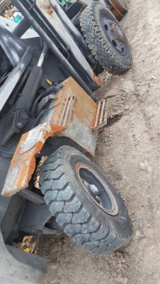 ขายรถตักล้อยาง ยี่ห้อKomatsu SD25-6 เครื่องโคมัสสุ เครื่องยนต์6D102 ขนาด6สูบ เกียร์ทอล์ค เพลาเดียว ขับล้อหน้า เลี้ยวล้อหลัง บุ้งกี๋ประมาณ1.5คิว ยกสูง3.40