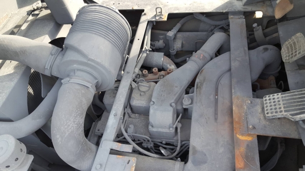 ขายรถตักล้อยาง ยี่ห้อKomatsu SD25-6 เครื่องโคมัสสุ เครื่องยนต์6D102 ขนาด6สูบ เกียร์ทอล์ค เพลาเดียว ขับล้อหน้า เลี้ยวล้อหลัง บุ้งกี๋ประมาณ1.5คิว ยกสูง3.40