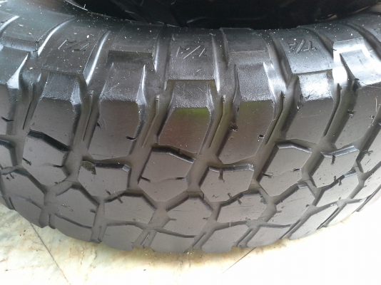 ยางBF goodrich mud km2 ขนาด 33x10.5R15 ปี10(มี2เส้น) ยางBF goodrich mud km2 ขนาด 33x10.5R15 ปี10(มี2เส้น)
