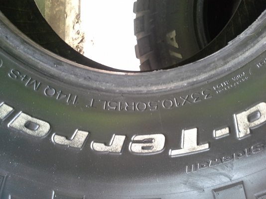ยางBF goodrich mud km2 ขนาด 33x10.5R15 ปี10(มี2เส้น) ยางBF goodrich mud km2 ขนาด 33x10.5R15 ปี10(มี2เส้น)