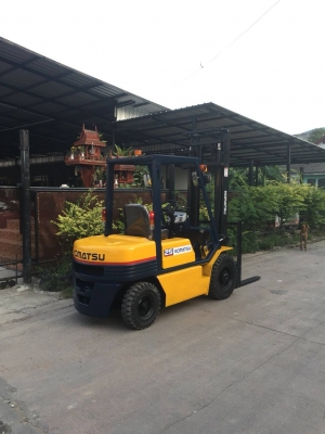 ขายรถยกโฟร์คลิฟท์ยี่ห้อ KOMAT'SU FD25-11  เสาสูง 4 เมตร