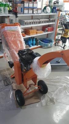 เครื่องย่อยกิ่งไม้ใบไม้ชนิดเครื่องยนต์ KANTOรุ่นKT-GB-100 เครื่องย่อยกิ่งไม้ใบไม้ชนิดเครื่องยนต์ KANTOรุ่นKT-GB-100