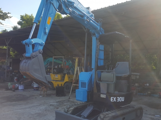 รถแบคโฮ HITACHI EX30 รถเก่านอกนำเข้า ยังไม่เคยใช้งานในไทย คอนโทลสั้น ปั๊มนิ้ว มีไลน์หัวกระแทกไฟฟ้า รถสวย สภาพดี พร้อมใช้งาน มีเอกสารใบอินวอยซ์ มี VDO การทำงานให้ชม