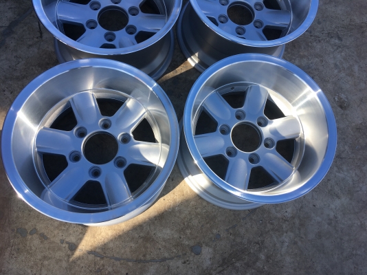 ล้อsniper ขอบ15 กว้าง8.5 6รู ออฟเซต-27 ลึกๆ ล้น ทำสีมาใหม่ พร้อมใช้ ส่งได้ทั่วไทย