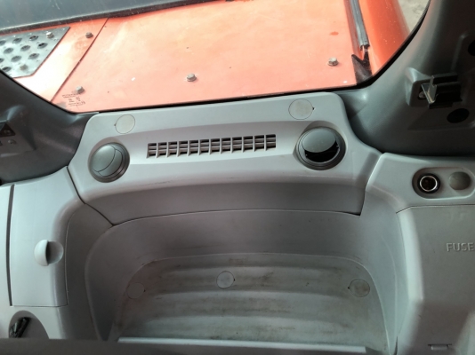 ขายด่วน!! HITACHI ZX200-5G รถปี13 ชั่วโมง 9000 สภาพสวยค่ะ