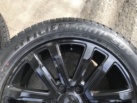 ล้อแม็ก Ford Everest ลายใหม่ ขอบ 20 สีดำ พร้อมยางป้ายแดง 265-50-20 Goodyear ปี 18 ดอกเต็มๆ ตุ่มเด้ง สีชัด