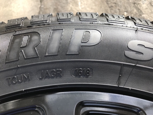 ล้อแม็ก Ford Everest ลายใหม่ ขอบ 20 สีดำ พร้อมยางป้ายแดง 265-50-20 Goodyear ปี 18 ดอกเต็มๆ ตุ่มเด้ง สีชัด