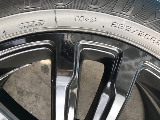 ล้อแม็ก Ford Everest ลายใหม่ ขอบ 20 สีดำ พร้อมยางป้ายแดง 265-50-20 Goodyear ปี 18 ดอกเต็มๆ ตุ่มเด้ง สีชัด