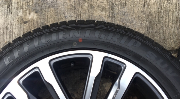 ล้อแม็กป้ายแดง Ford Everest ขอบ 20 รุ่นใหม่ล่าสุด พร้อมยางป้ายแดง 265-50-20 Goodyea ปี 18 แม็กสวยกริ๊บ