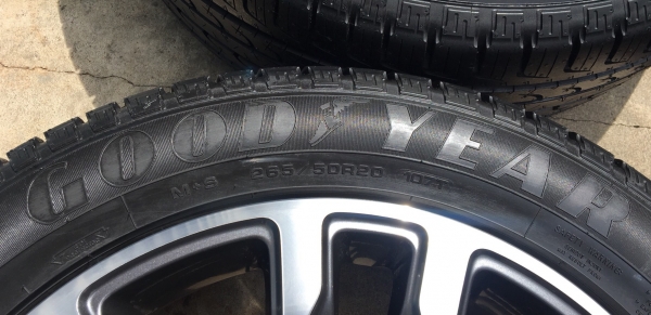 ล้อแม็กป้ายแดง Ford Everest ขอบ 20 รุ่นใหม่ล่าสุด พร้อมยางป้ายแดง 265-50-20 Goodyea ปี 18 แม็กสวยกริ๊บ