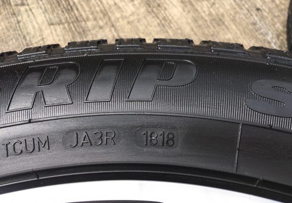 ล้อแม็กป้ายแดง Ford Everest ขอบ 20 รุ่นใหม่ล่าสุด พร้อมยางป้ายแดง 265-50-20 Goodyea ปี 18 แม็กสวยกริ๊บ