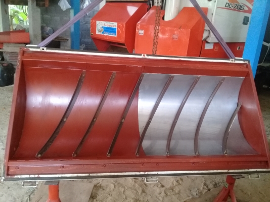 ขายรถเกี่ยวข้าวปี57พร้อมใชงาน ขายรถเกี่ยวข้าวปี57พร้อมใชงาน