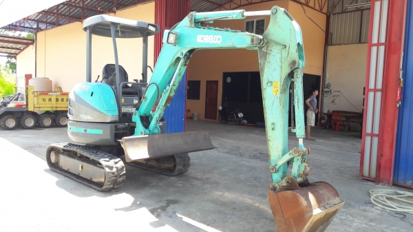 รถขุดโกเบโก้SK30SR3