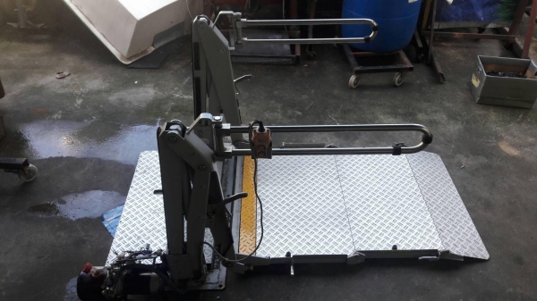 ขาย ลิฟท์ยกรถวีลแชร์ นำเข้าญี่ปุ่น ราคา 27,500 ขาย ลิฟท์ยกรถวีลแชร์ นำเข้าญี่ปุ่น ราคา 27,500