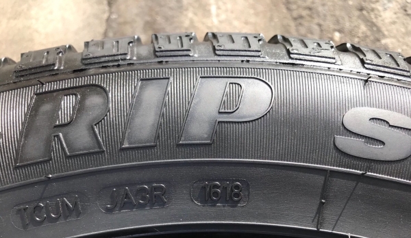 ล้อแม็กพร้อมยางป้ายแดง Ford Everest ขอบ 20 Goodyear 265-50-20  ปี 18 แม็กสวยกริ๊บ ตุ่มเด้ง มีเส้นสี