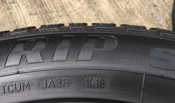 ล้อแม็กพร้อมยางป้ายแดง Ford Everest ขอบ 20 Goodyear 265-50-20  ปี 18 แม็กสวยกริ๊บ ตุ่มเด้ง มีเส้นสี