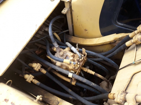 ขายรถแบคโฮ KOMATSU PC200-6 เอกสารชุดจดทะเบียน ราคา 690000 ขายรถแบคโฮ KOMATSU PC200-6 เอกสารชุดจดทะเบียน ราคา 690000