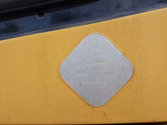 ขายรถแบคโฮ KOMATSU PC200-6 เอกสารชุดจดทะเบียน ราคา 690000