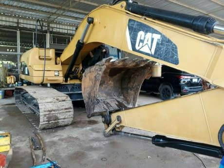 ขายรถแบคโฮ CAT 320 D เอกสารชุดจดทะเบียน ไมล์ 4500 ชม.ราคา 1850000