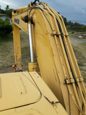 มี VDO ให้ชม. KOMATSU PC200-6 ไม่มีเอกสาร ราคา 780000 มี VDO ให้ชม. KOMATSU PC200-6 ไม่มีเอกสาร ราคา 780000