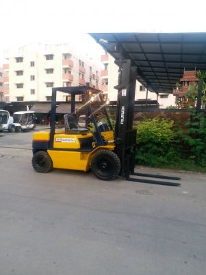 ขายรถยกโฟร์คลิฟท์ยี่ห้อKOMAT'SUFD25-11 เสาสูง4 เมตร