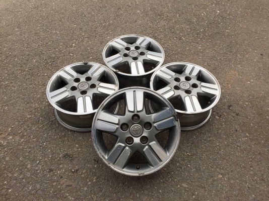 ขายล้อแม็ก Toyota Vigo ขอบ 15 4 วง ราคา 2,500 บาท