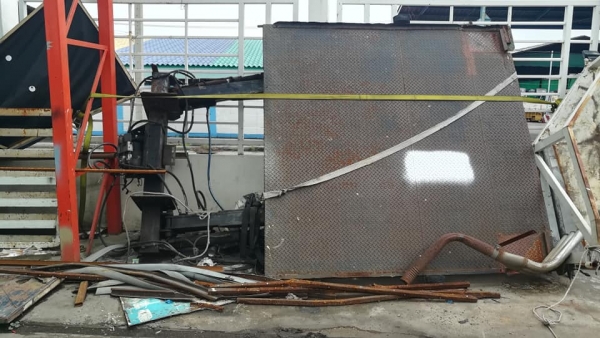 ขายลิฟท์ท้าย สภาพสวย สนใจติดต่อสอบถาม0814825911พิมพ์ใจ0863075992รุ่ง0617184111ตั๊ก