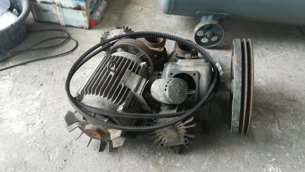 ขาย มอร์เตอร์ปั้มลม 5แรง ไฟ 3 เฟลต ถอดออกจากเครื่องเดิม สภาพพร้อมใช้ สนใจติดต่อสอบถาม 0814825911พิมพ์ใจ 0863075992 รุ่ง 0617184111ตั๊ก