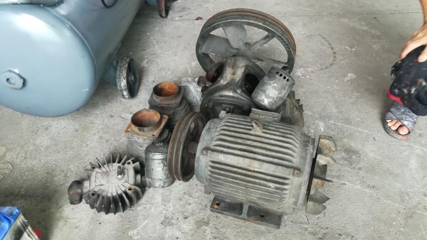 ขาย มอร์เตอร์ปั้มลม 5แรง ไฟ 3 เฟลต ถอดออกจากเครื่องเดิม สภาพพร้อมใช้ สนใจติดต่อสอบถาม 0814825911พิมพ์ใจ 0863075992 รุ่ง 0617184111ตั๊ก