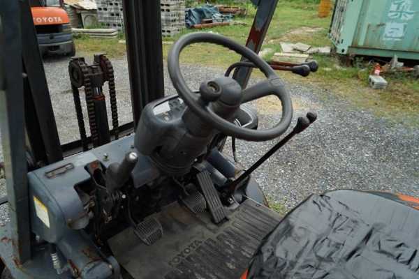 TOYOTA 6FG25 คันนี้สวย (เสาฟูฟี้)