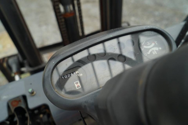 TOYOTA 6FG25 คันนี้สวย (เสาฟูฟี้)