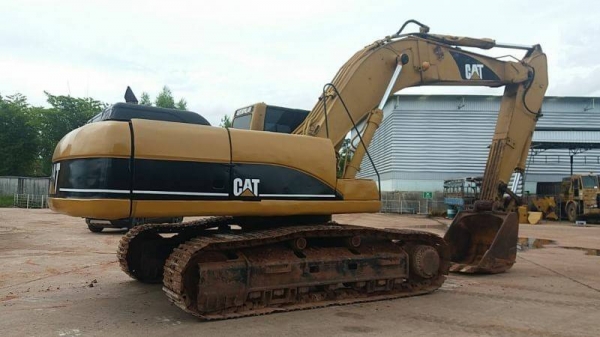 ขาย 690,000 แบคโฮ CAT 330 C ทำงาน 15,000 ชม. ไฟฟ้าครบ เครื่องดี ปั๊มแรง เอวแน่น ช่วงล่างเต็ม รถสวยพร้อมใช้ เอกสารหนังสือสัญญาซื้อขาย รถพร้อมใช้ รถอยู่ อุดร 090-772-3710 090-772-3708