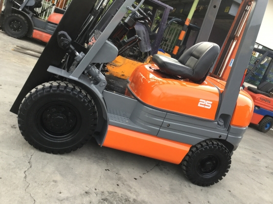 ขาย โตโยต้า รุ่น 6 เครื่องดีเซล 2.5 ตัน