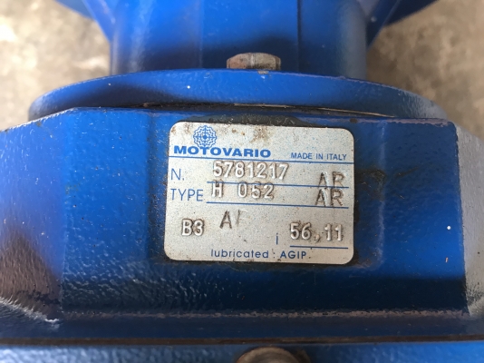 ขายมอเตอร์เกียร์ Motovario made in Italy อัตราทด 1:56 ใส่มอเตอร์ 1HP. 6Pole 920rpm. เพิ่มแรงบิด เพลาออกประมาณ 16รอบต่อนาที สภาพสวย หมุนนิ่ม พร้อมใช้งาน