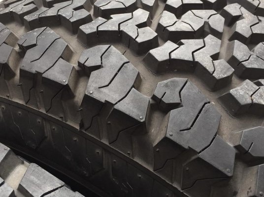 ขายยางMaxxis A/T 980 ขนาด 285/75/16 ดอกเต็มติดตุ่มหน้ายางกริ้บๆ4เส้น ขายยางMaxxis A/T 980 ขนาด 285/75/16 ดอกเต็มติดตุ่มหน้ายางกริ้บๆ4เส้น