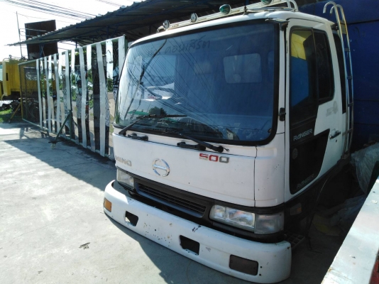 หัวรถยี่ห้อ hino  รุ่น  ไฮเทค หกล้อ (หัวแคบ)