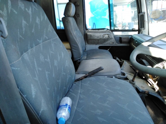 หัวรถยี่ห้อ hino  รุ่น  ไฮเทค หกล้อ (หัวแคบ)