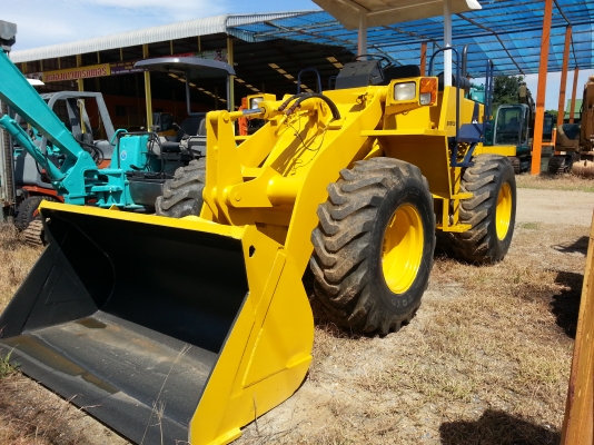 ขายรถตักล้อยาง KOMATSU WA 100-1 เก่านอกเอกสารอินวอยไฟฟ้าครบยังไม่ใช้งานในไทยสภาพเต็มทุกอย่างพร้อมใช้งาน