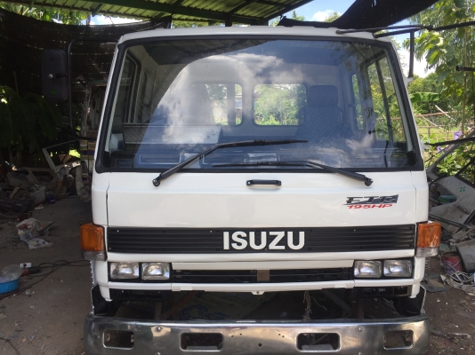 ขาย หัวสิบล้อ ISUZU ร็อคกี้  เก่าญี่ปุ่น ทำสีใหม่ สภาพสวย มีกันชนหน้า  ขาดีดหน้า-ขาคำ้หลัง ยกใส่ได้เลย