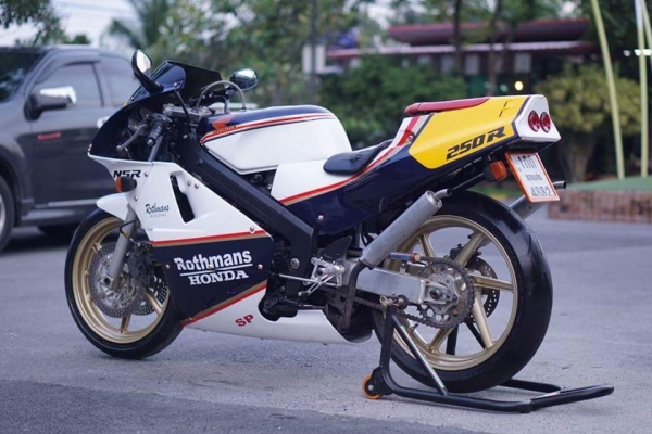 ร้าน วุฒิ นนบุรี ขาย HONDA NSR250cc.MC18 ร้าน วุฒิ นนบุรี ขาย HONDA NSR250cc.MC18
