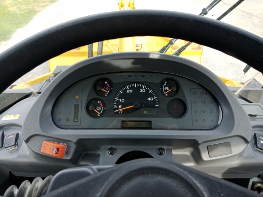 มาใหม่ครับ KOMATSU WA100-5 นำเข้าจากญี่ปุ่น โทร.090-986-2521 อ๊อบ