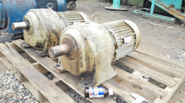 มอเตอร์เกียร์ทดญี่ปุ่น HITACHI JAPAN ขนาด 5 HP 380V อัตราทด 1:15 // 1:20 อย่างละ 1 ตัว มอเตอร์เกียร์ทดญี่ปุ่น HITACHI JAPAN ขนาด 5 HP 380V อัตราทด 1:15 // 1:20 อย่างละ 1 ตัว