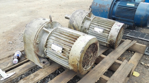 มอเตอร์เกียร์ทดญี่ปุ่น HITACHI JAPAN ขนาด 5 HP 380V อัตราทด 1:15 // 1:20 อย่างละ 1 ตัว มอเตอร์เกียร์ทดญี่ปุ่น HITACHI JAPAN ขนาด 5 HP 380V อัตราทด 1:15 // 1:20 อย่างละ 1 ตัว